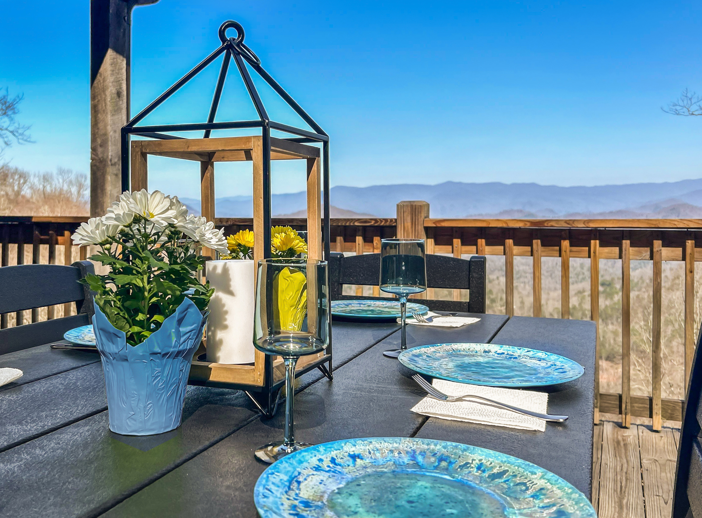 A real dining table! Because dining outside doesn't have to mean plastic plates & cups.