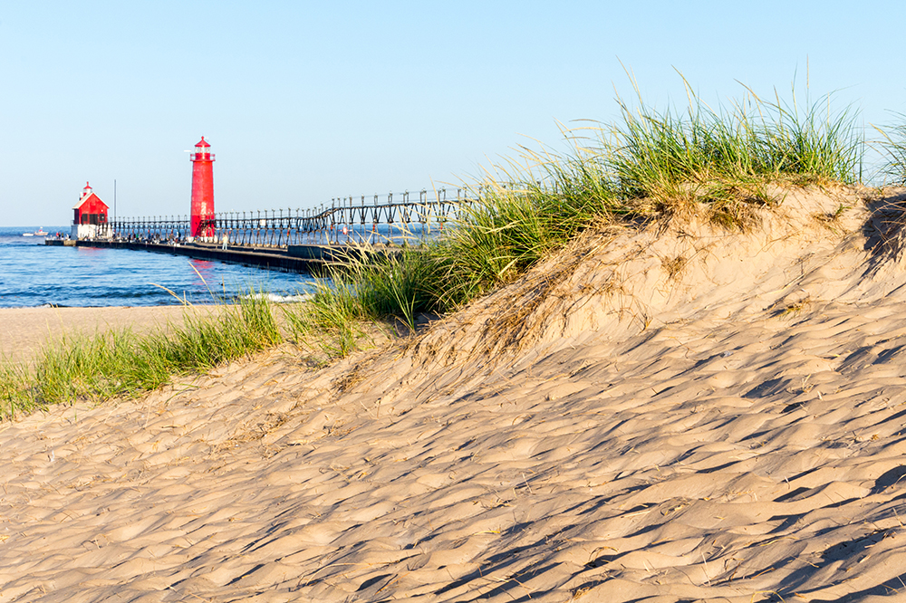 Grand Haven State Park: Sandy shoreline on Lake Michigan