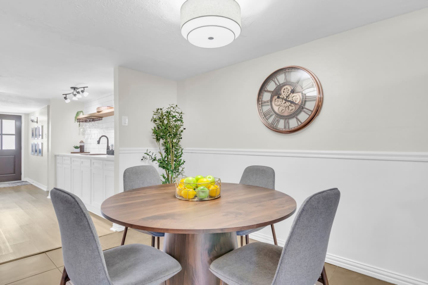 Kitchen nook with seating for 4