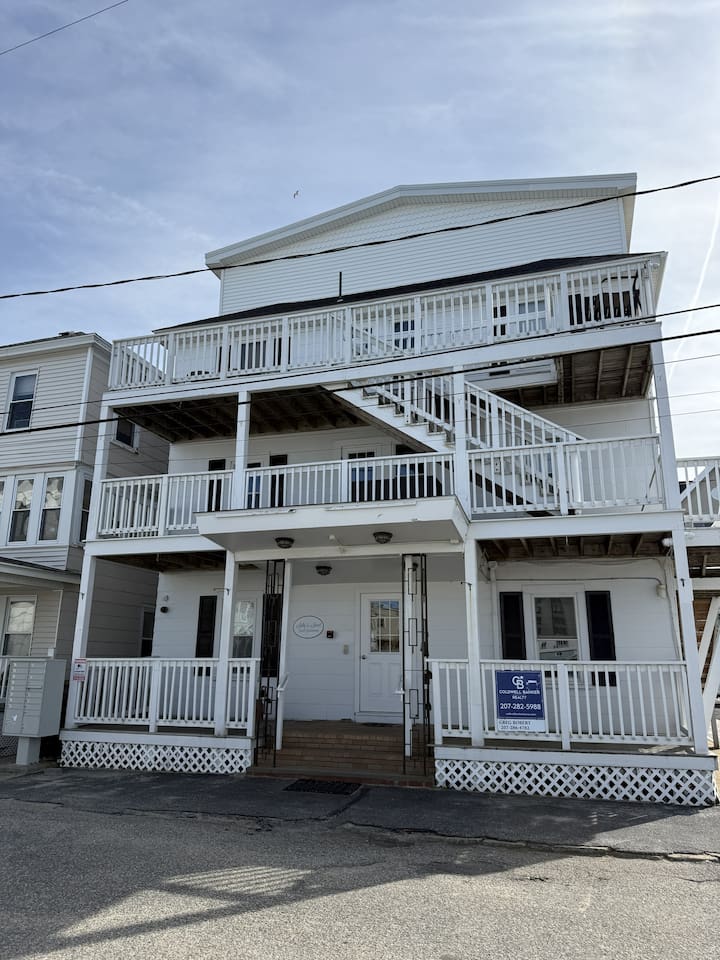 Front of building and the exterior stairs.  The easiest access and a door bell on the third floor for deliveries.