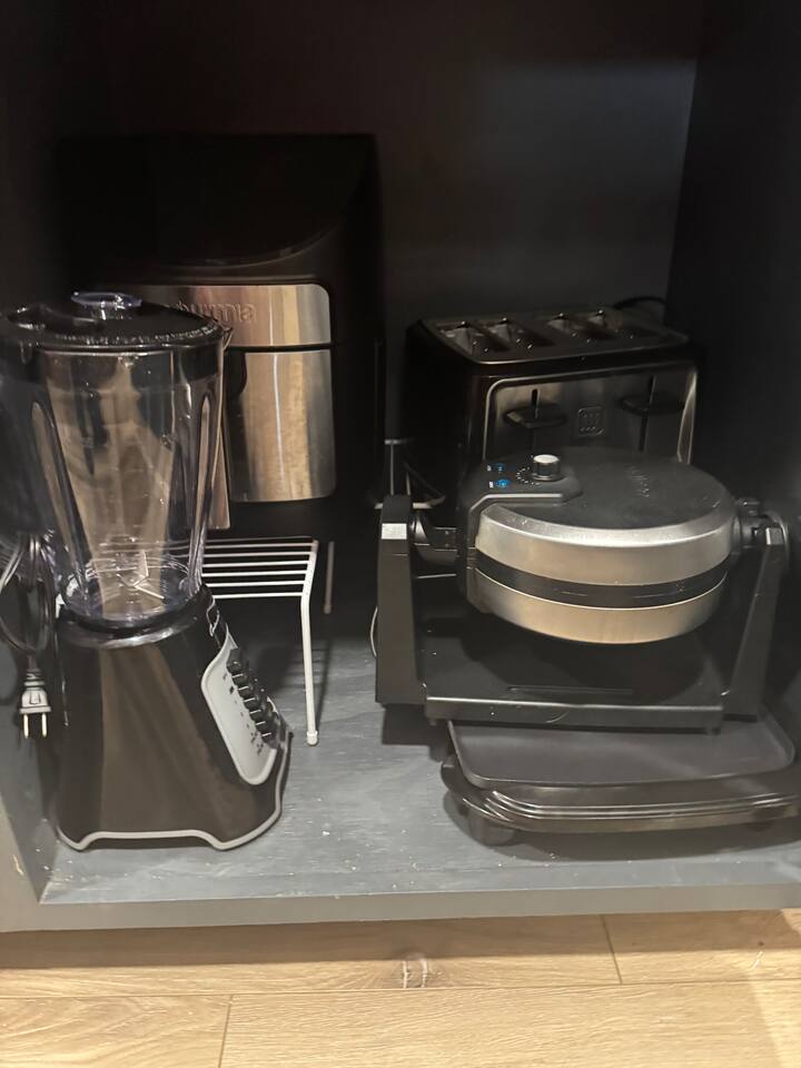 Air Fryer, Blender, Toaster, Waffle maker