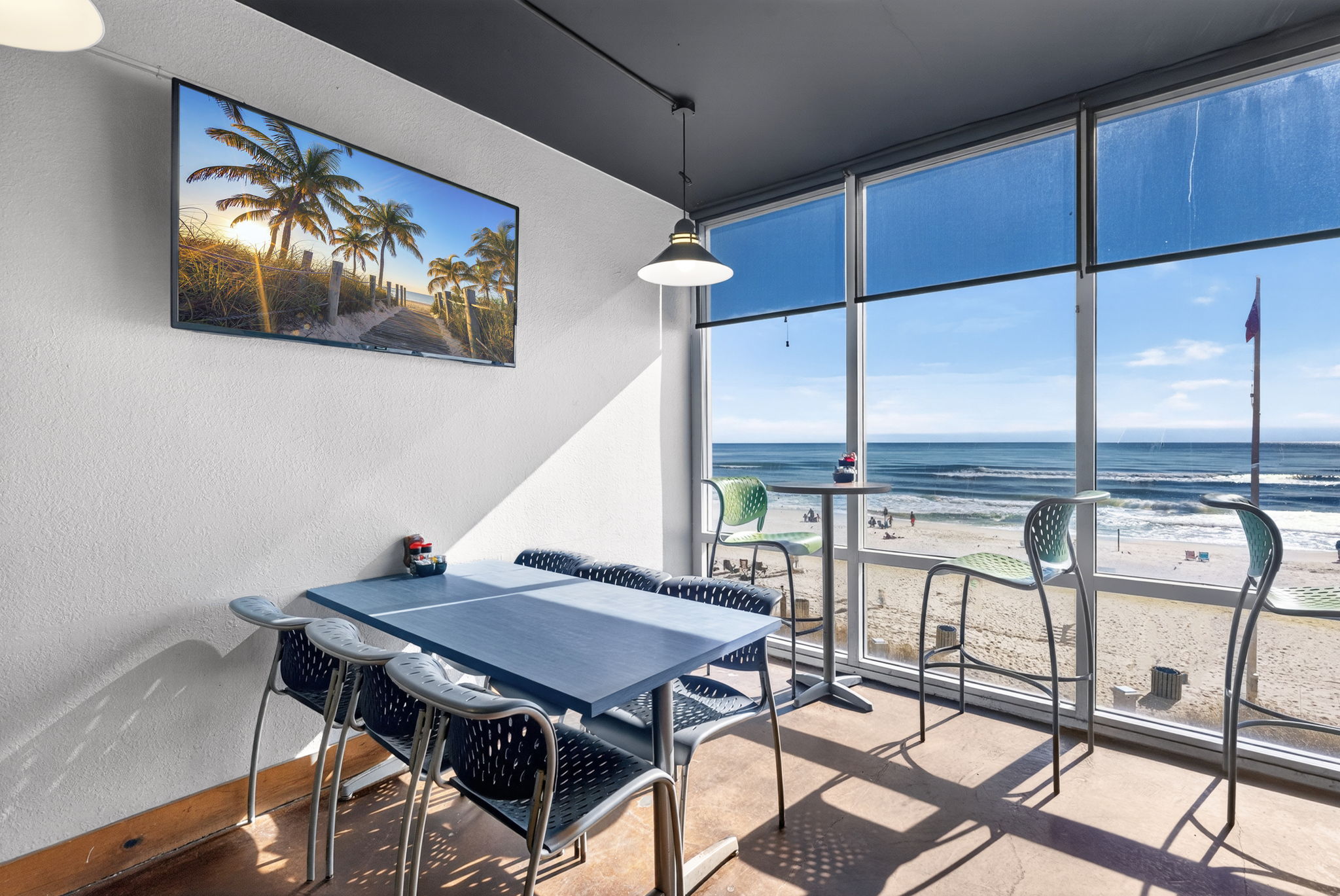 Onsite Waves Bar & Restaurant