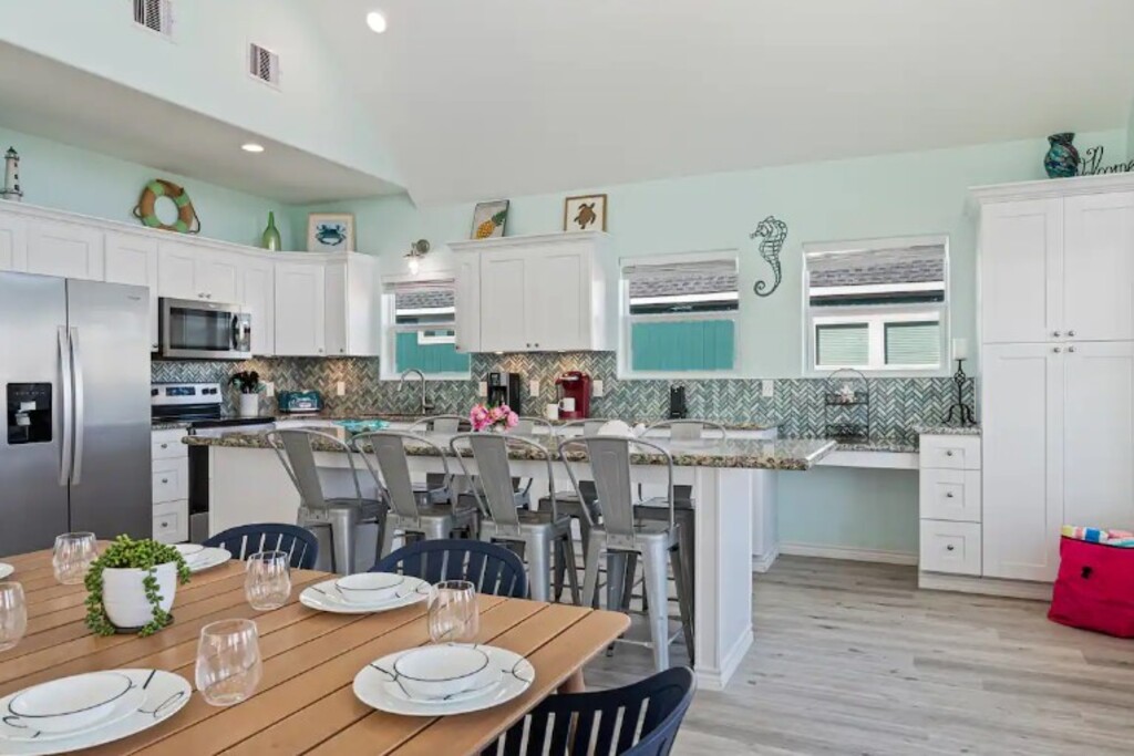 1235af60b45b4423bdcb05ce24df72e3 | Beachhouse | Texas | TX | Vacation Homes | Galveston | Crystal Beach | Kokomo | Breezy Days | Beachfront Elegance | Sunrise Serenity | Southern Sands Property Management, LLC