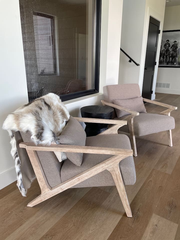 Extra Seating Area