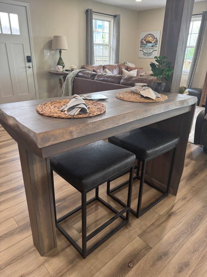 Upper level desert table