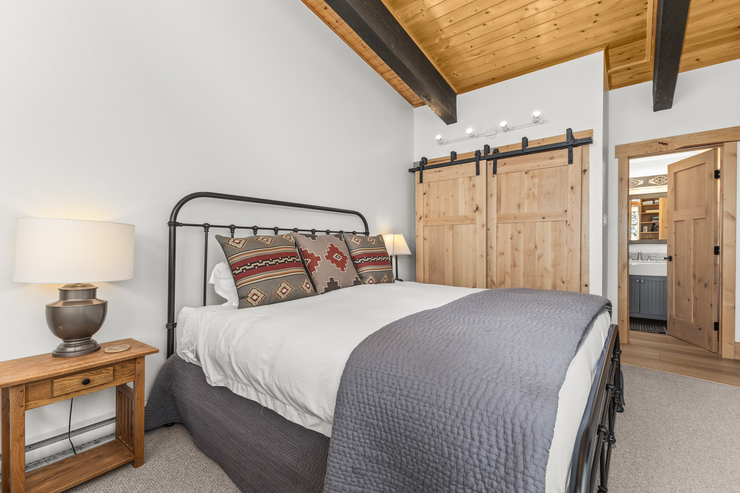 Ensuite Bedroom  1 | King Size Bed