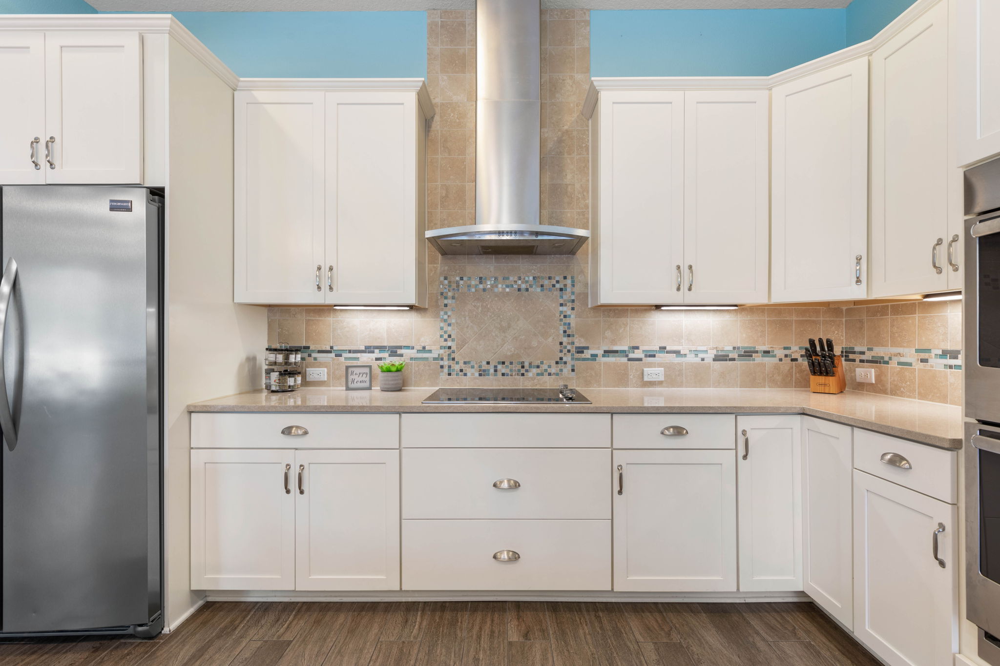 Prep pancakes before the beach, sear fresh seafood for dinner, and let the scents of vacation fill the house—this bright, beautifully equipped kitchen turns cooking together into one more memory you’ll talk about long after checkout.