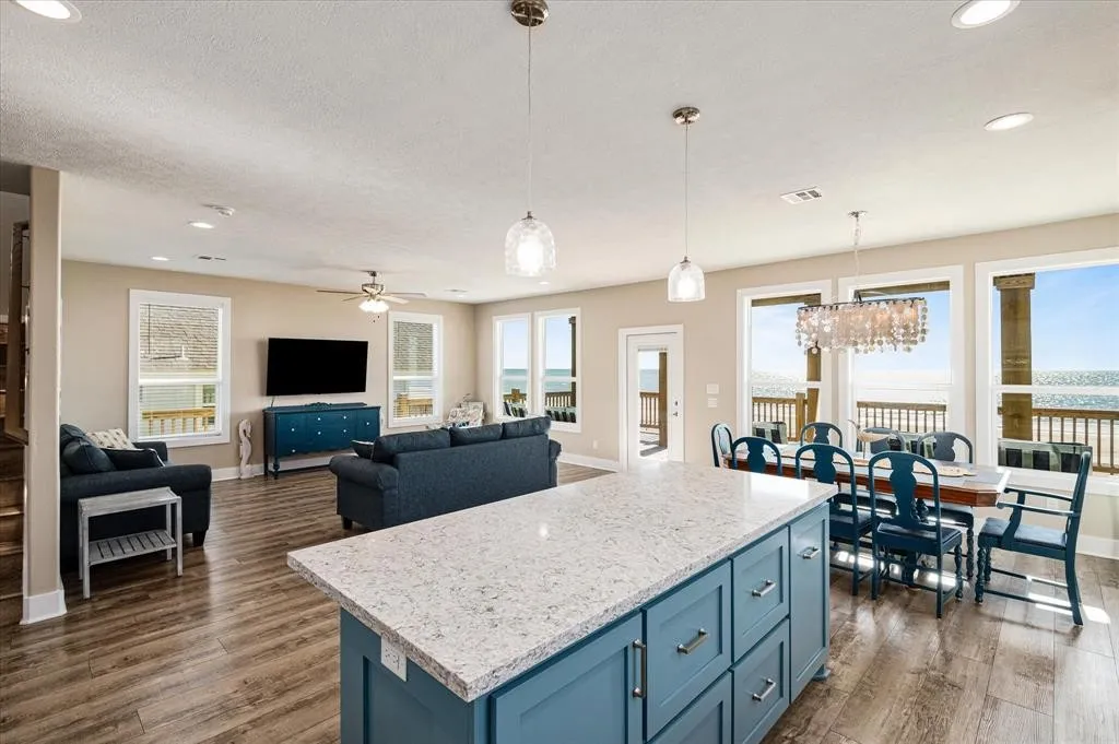 125b29ab704e430ab082e0dcb0a9f3ef | Beachhouse | Texas | TX | Vacation Homes | Galveston | Crystal Beach | Kokomo | Breezy Days | Beachfront Elegance | Sunrise Serenity | Southern Sands Property Management, LLC