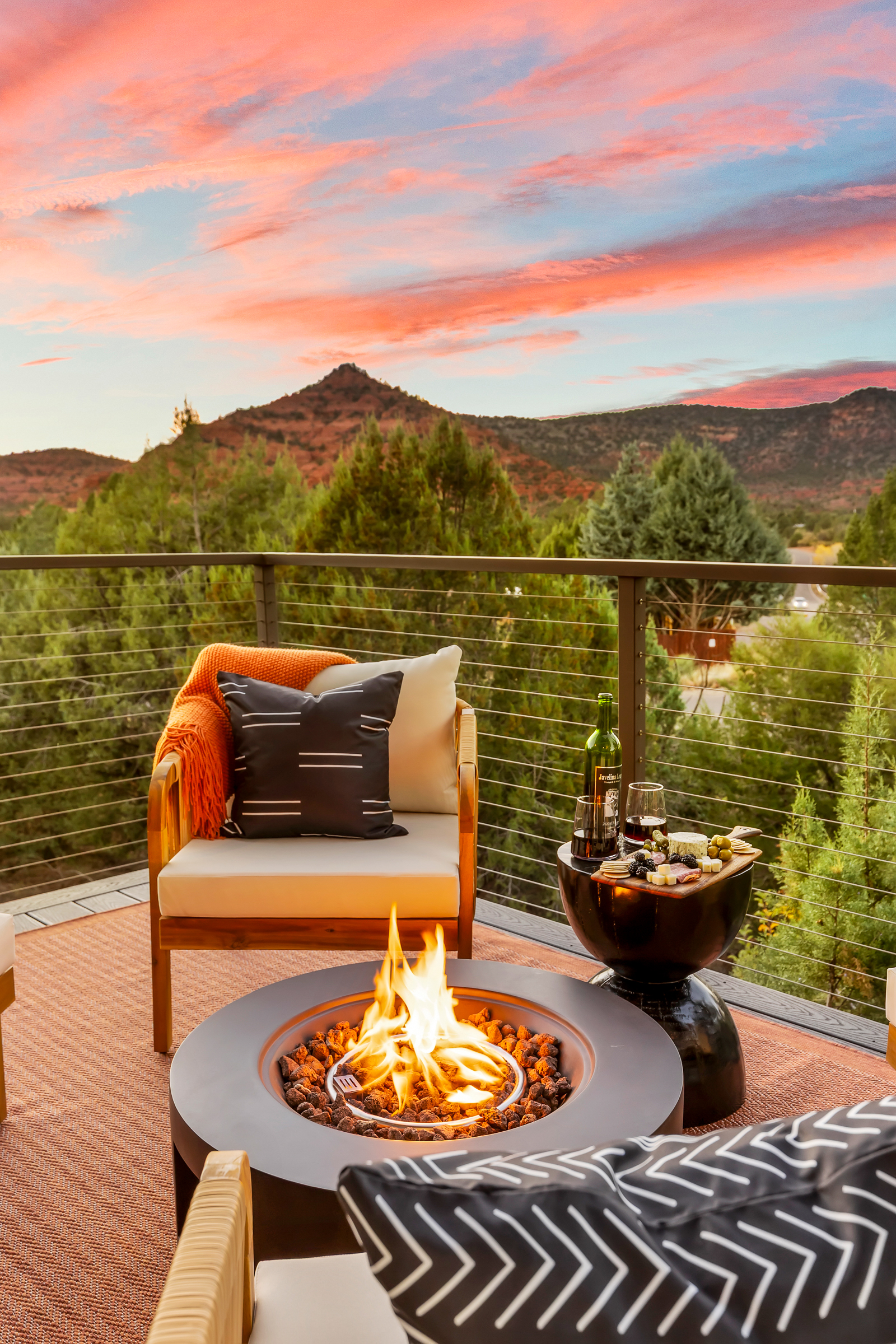 Settle in with a drink by the fire, with Pyramid Rock in the background and Sedona’s desert setting creating a calm, unforgettable evening.