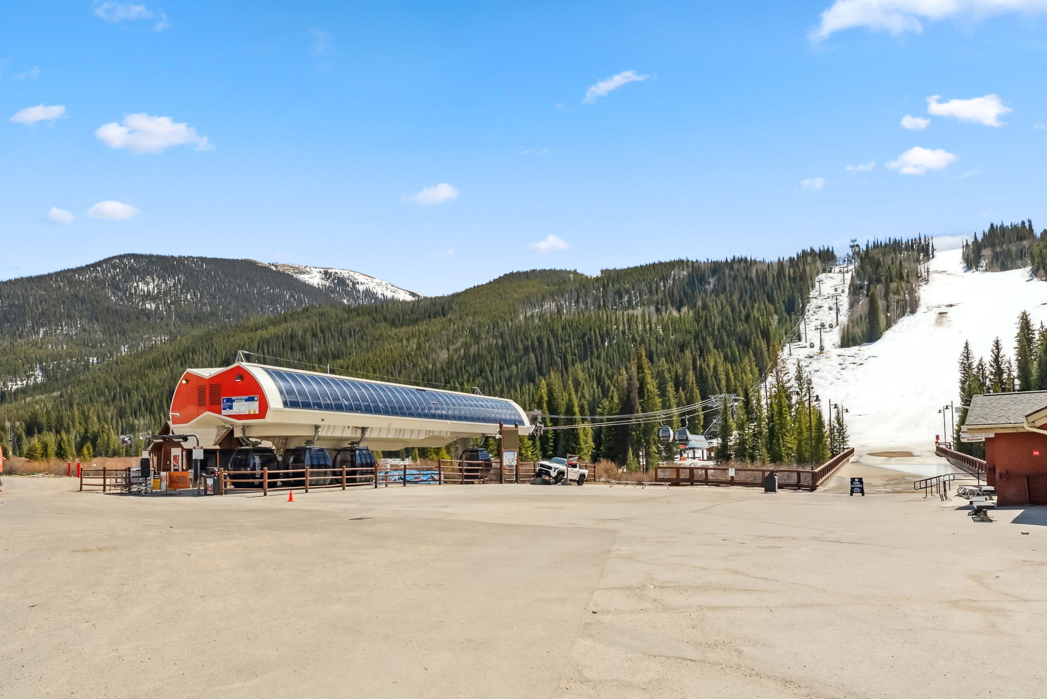 Within walking distance to slopes