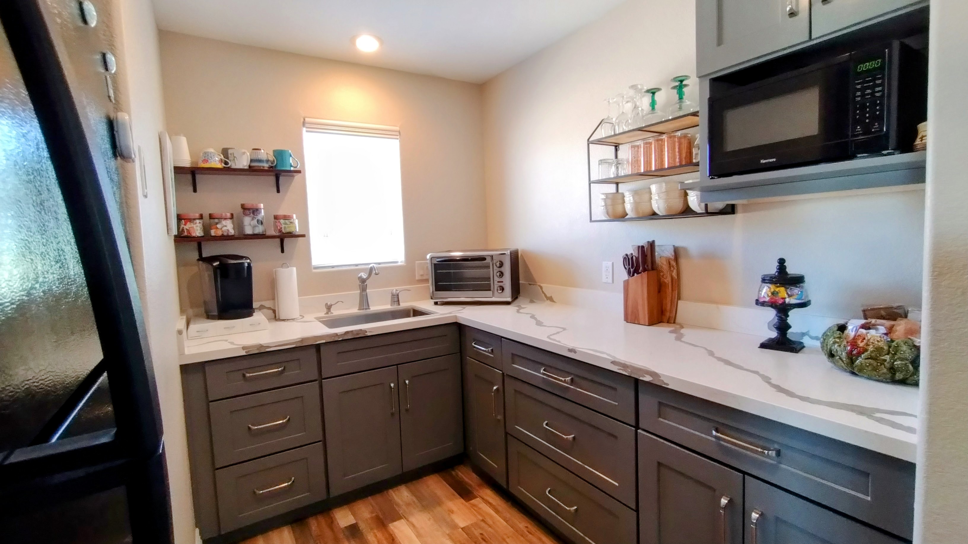 Stocked kitchen with complimentary coffee, snacks and more!!