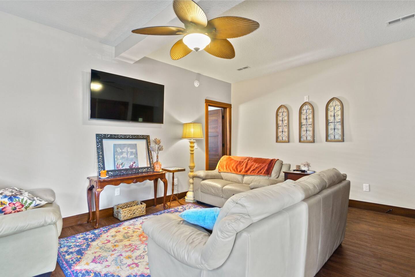 Living room with cozy couches and a TV, creating a relaxing ambiance for your stay.