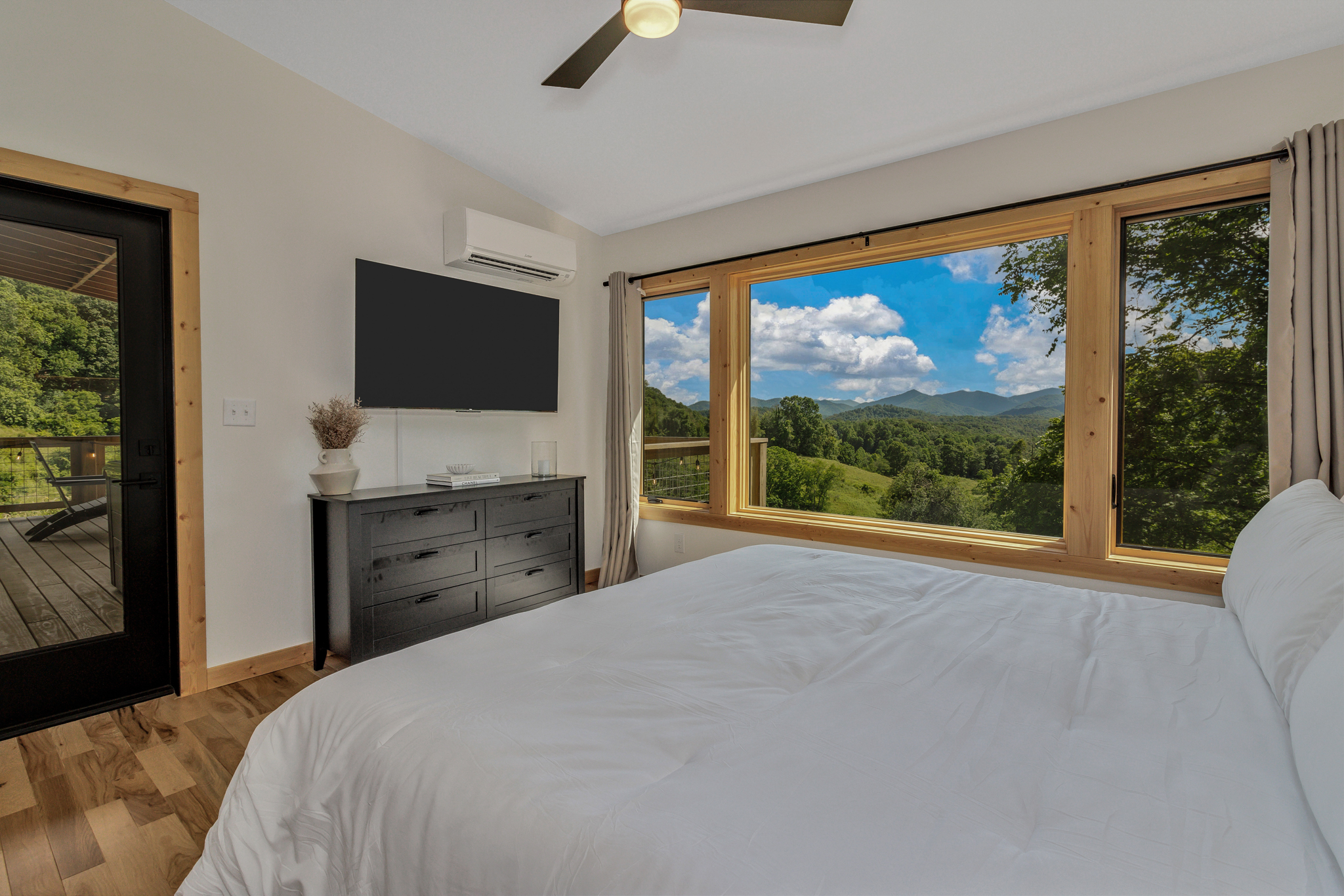 King in Primary with Mountain Views
