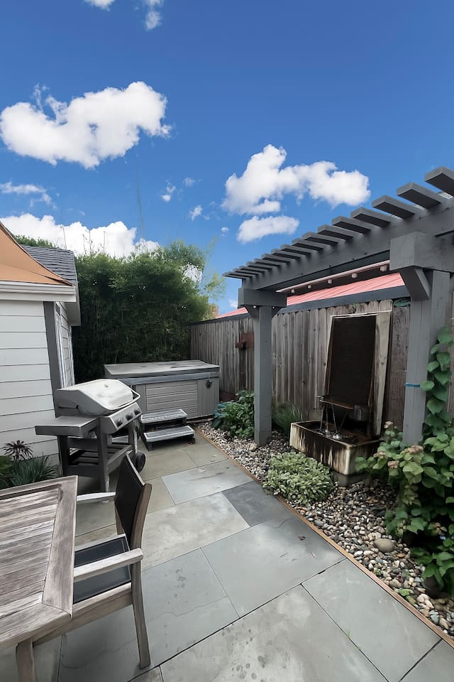 Jacuzzi and BBQ grill