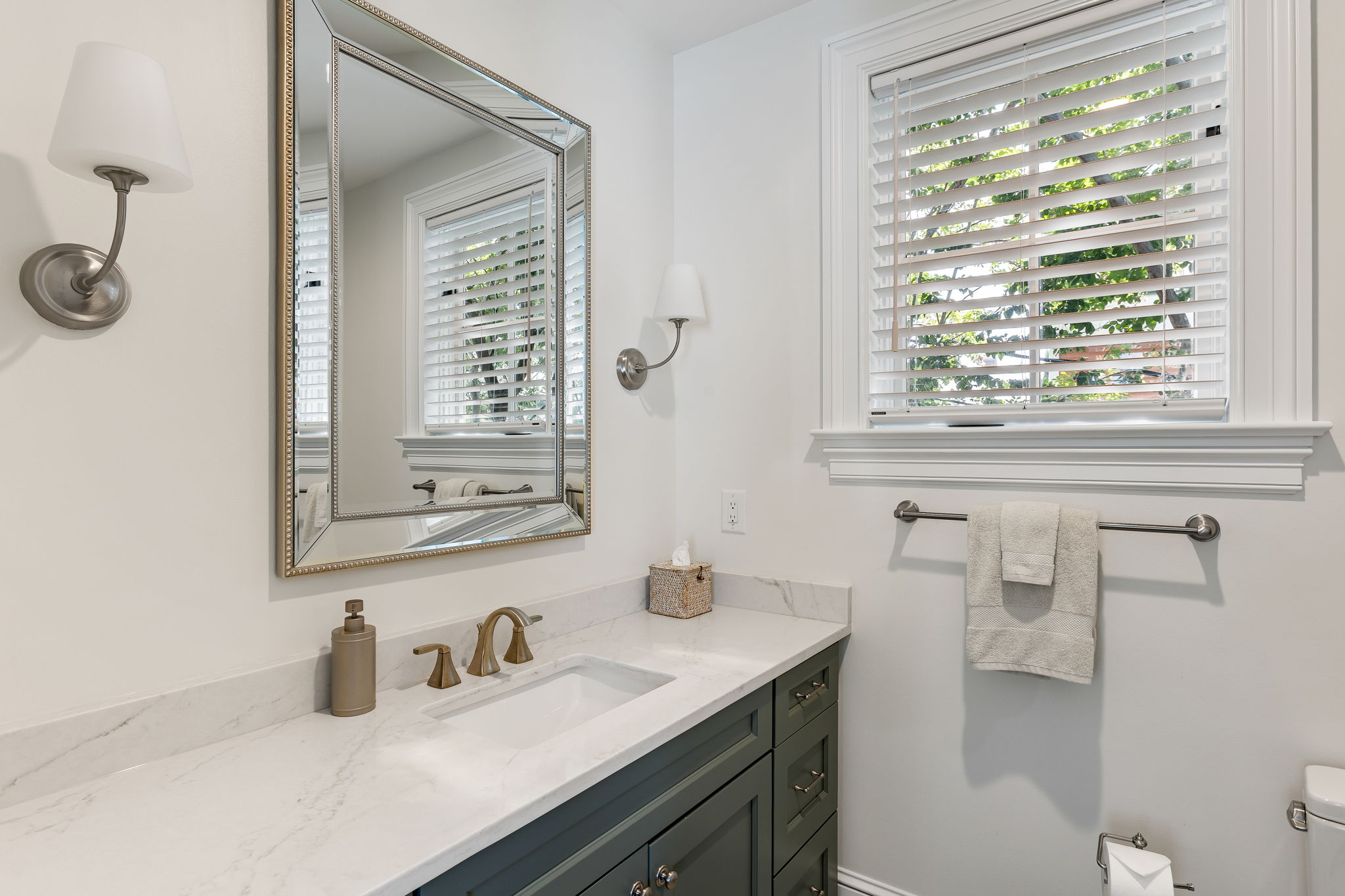 En suite bathroom 6