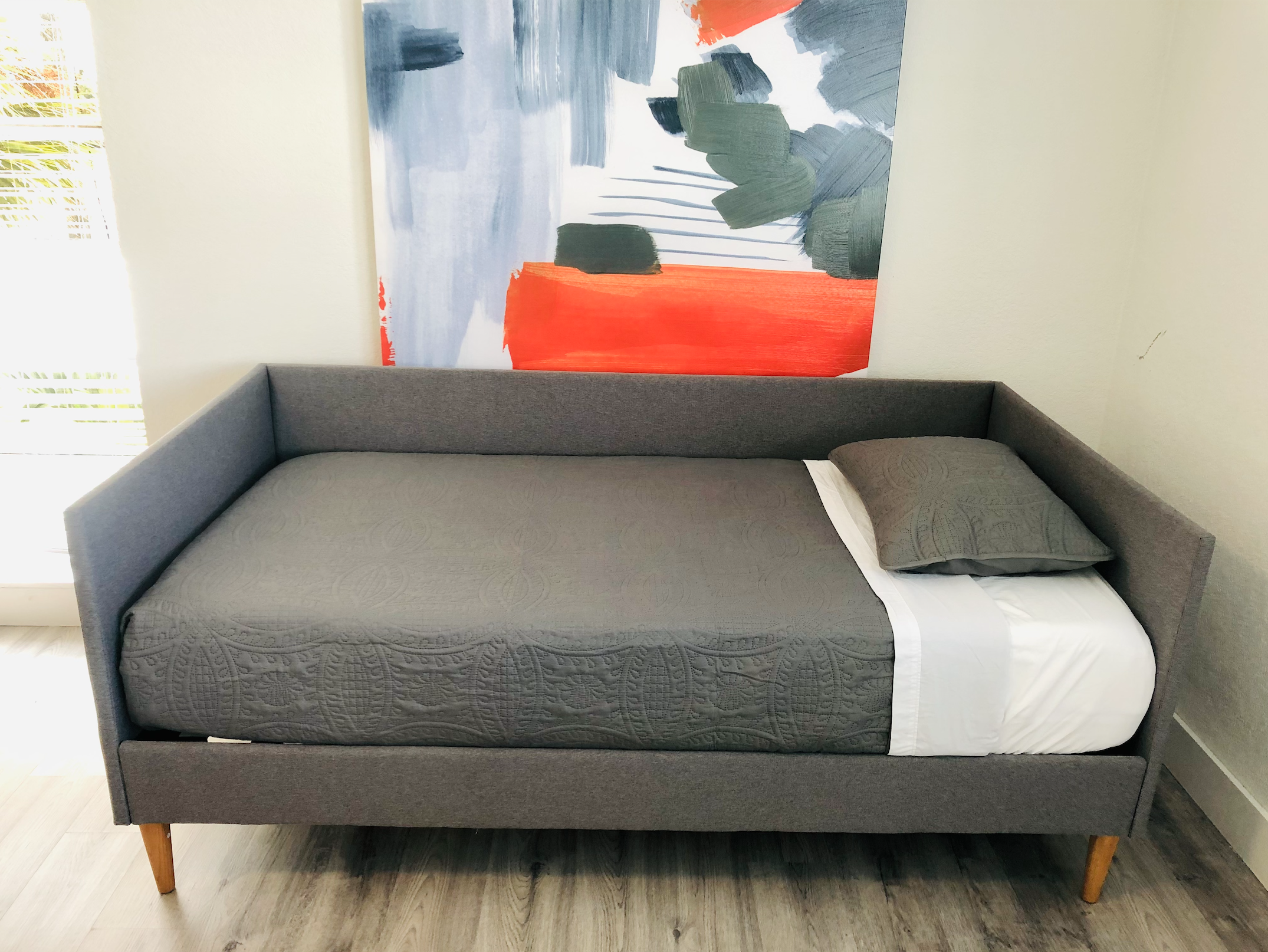 Close up of day bed included.