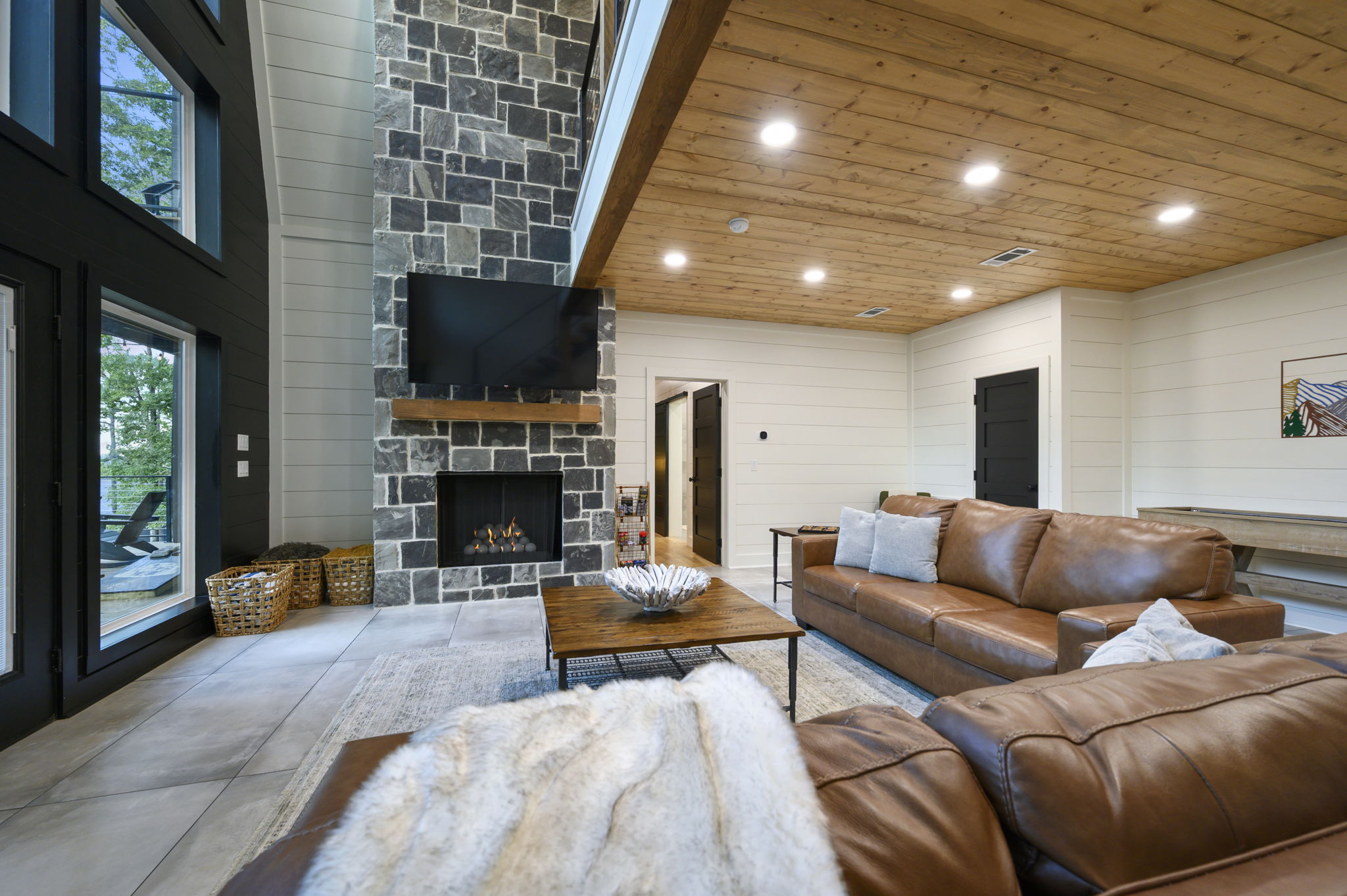 A second living room gives families and groups more space to relax.