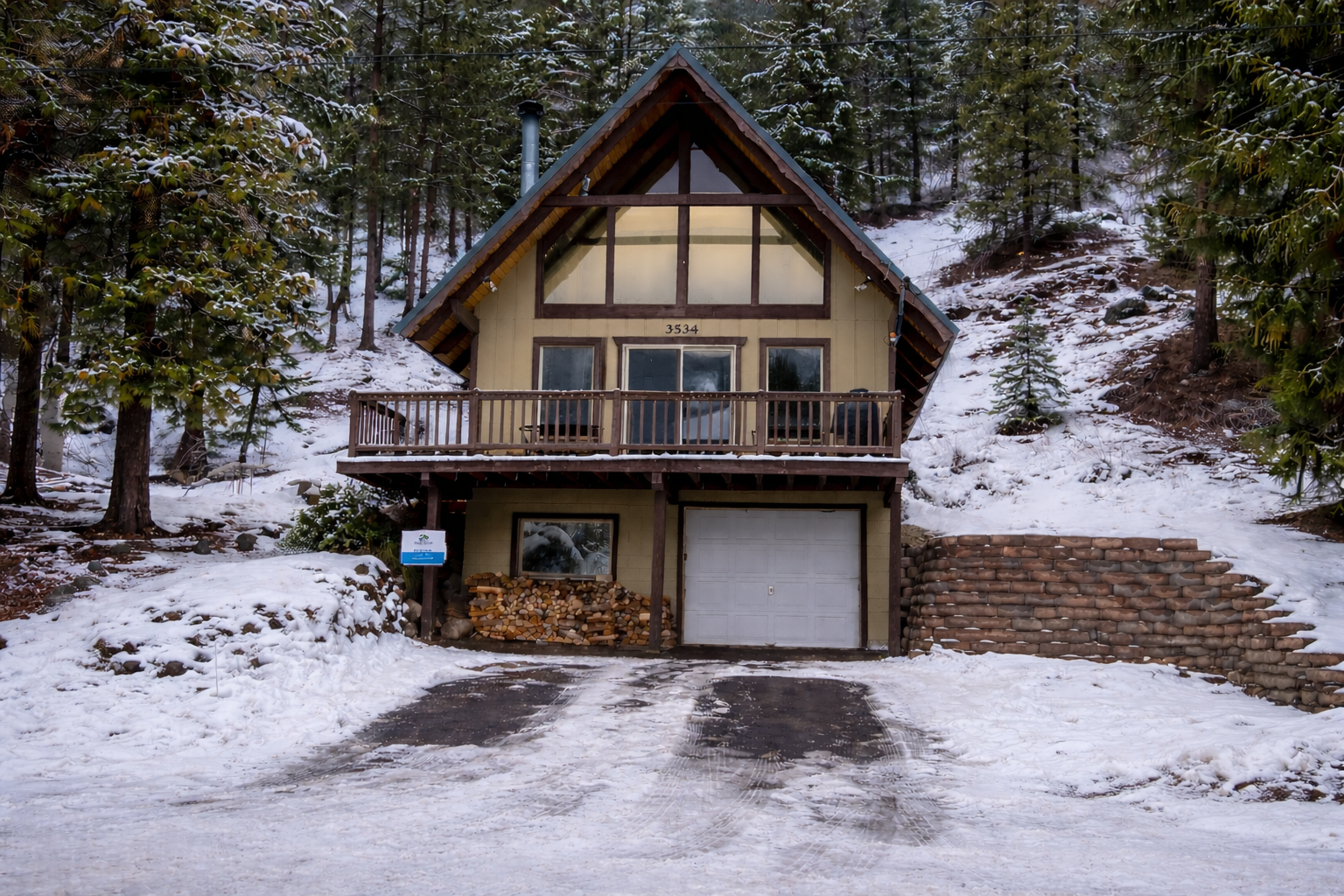 A cozy A-frame retreat tucked into the pines, just minutes from Leavenworth.