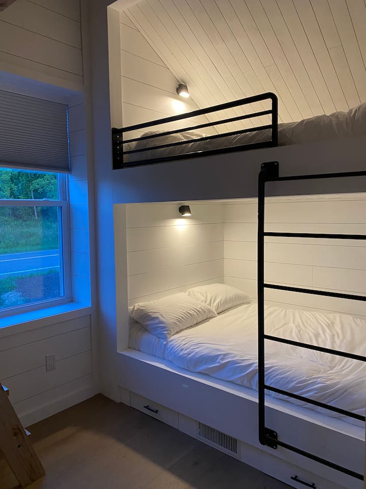 Bunk beds in upstairs bedroom