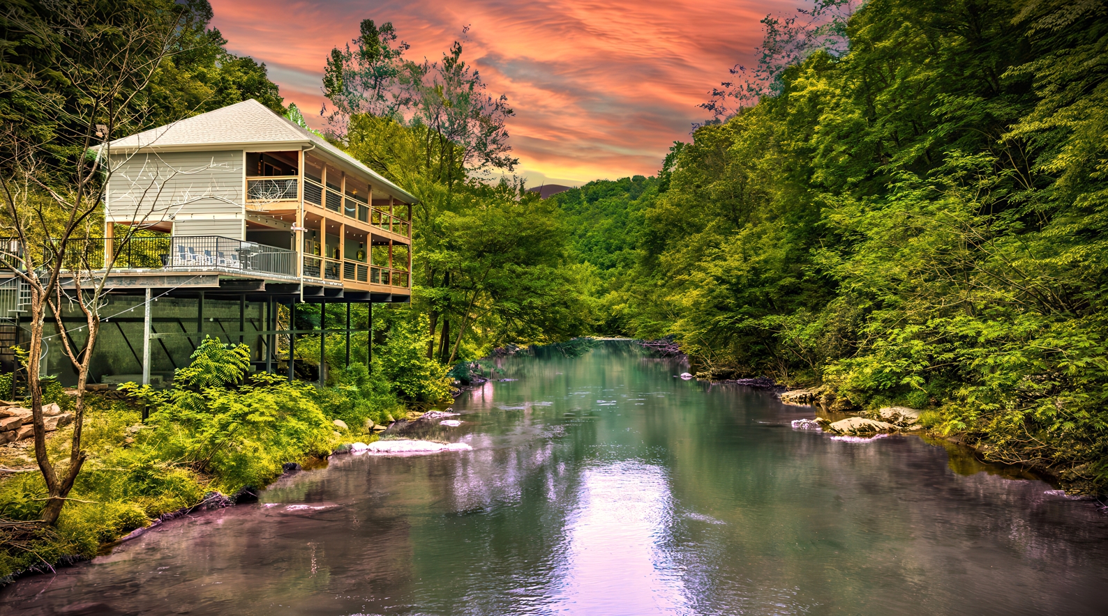 Welcome to Take Me to the River Cabin perched right above the famous Little Pigeon River in Gatlinburg, TN. Just you and your loved ones listening to the sound of water. This is what vacationing on a waterfront property is all about!