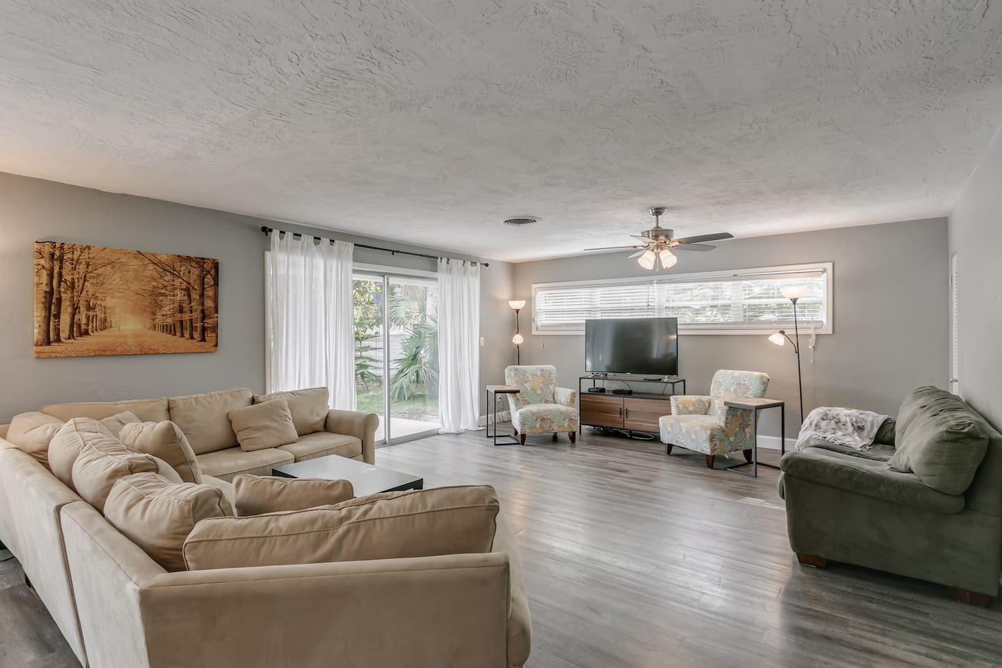 Spacious Living Room with Plentiful Seating