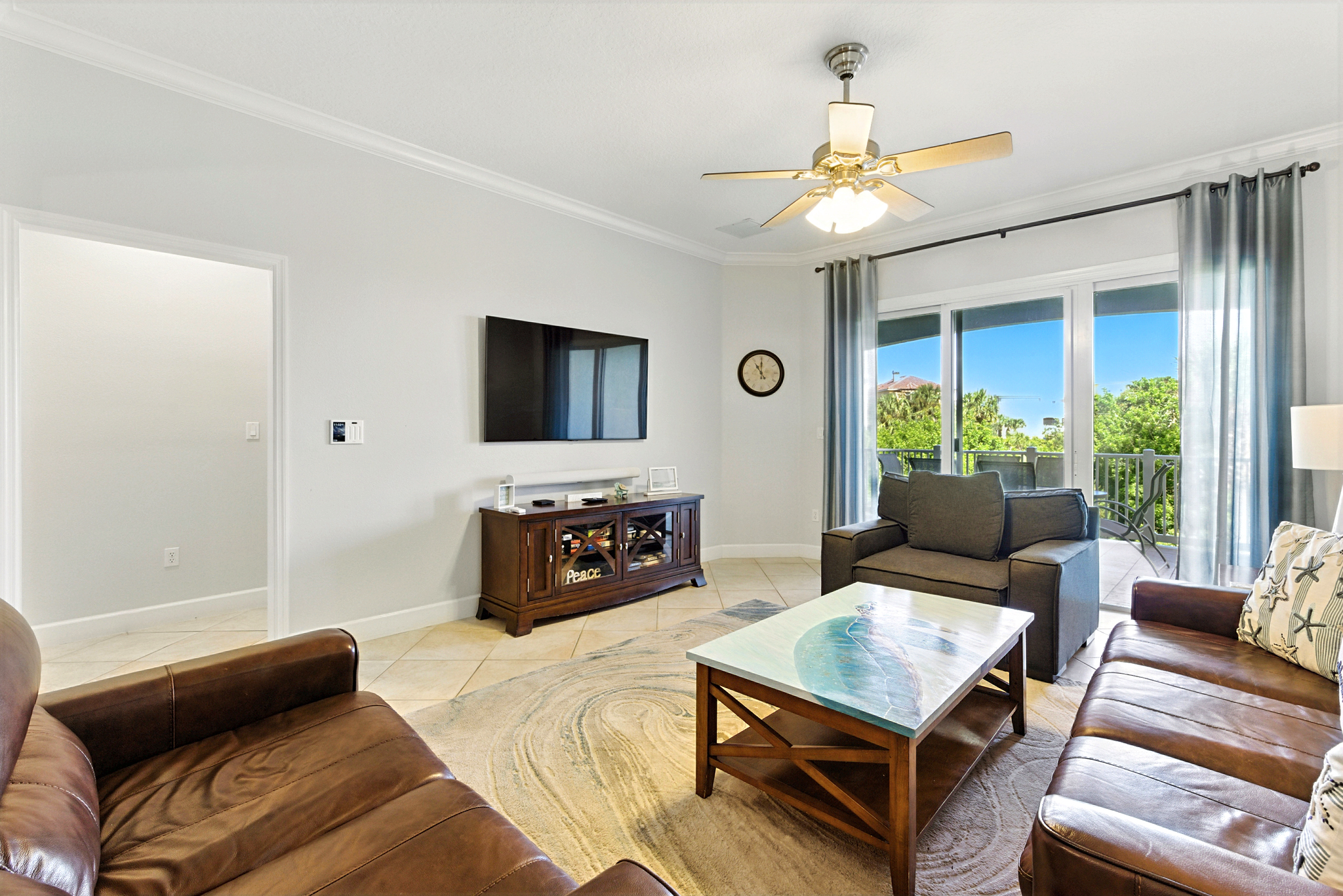 🛋️🌴 Light, bright, and made for relaxing — unwind on comfy seating, stream your favorites on the large flat-screen TV, and open the sliders to enjoy fresh coastal air from your private balcony. 📺🌊
