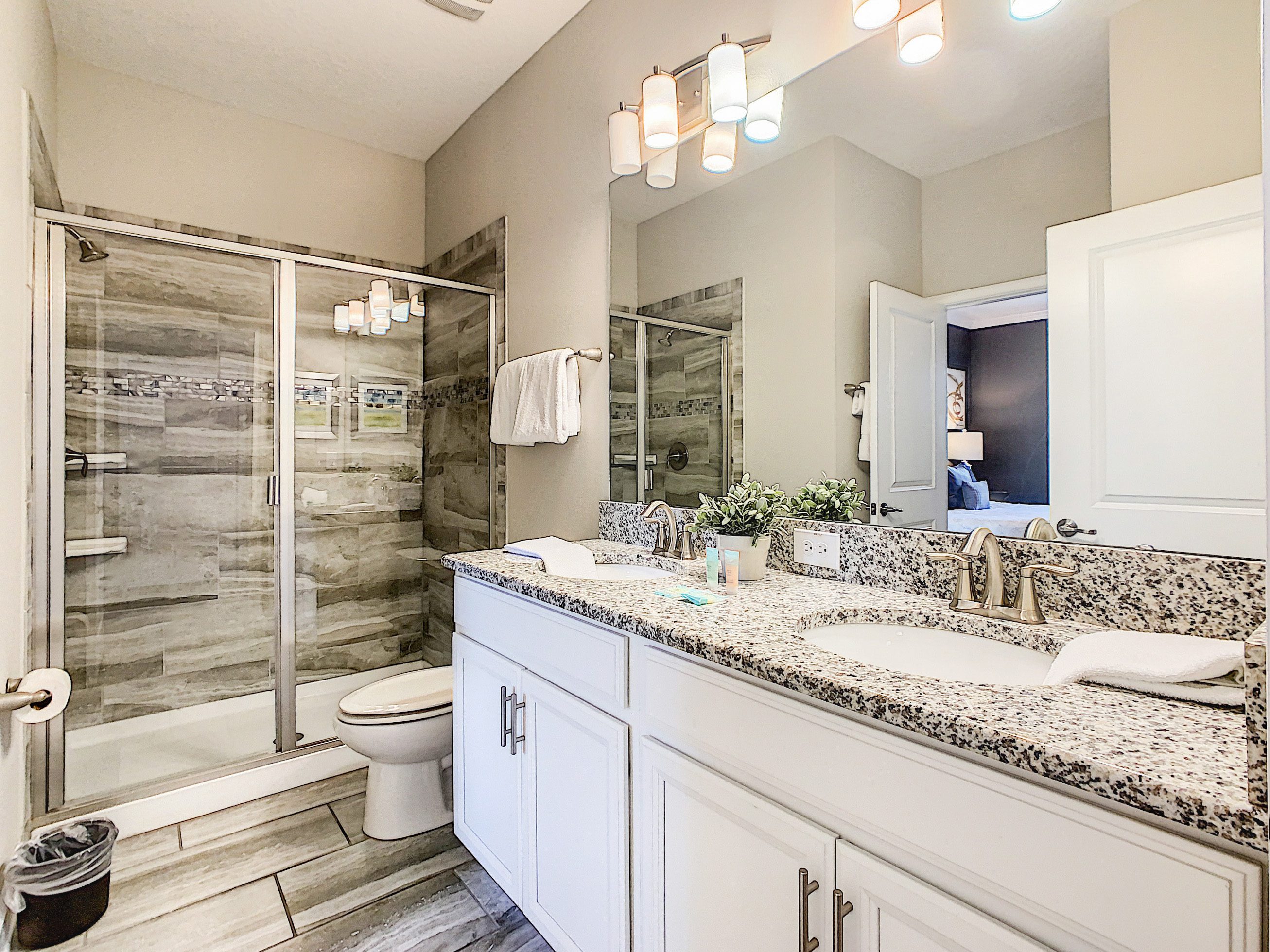 Master Suite 2 En Suite Bathroom