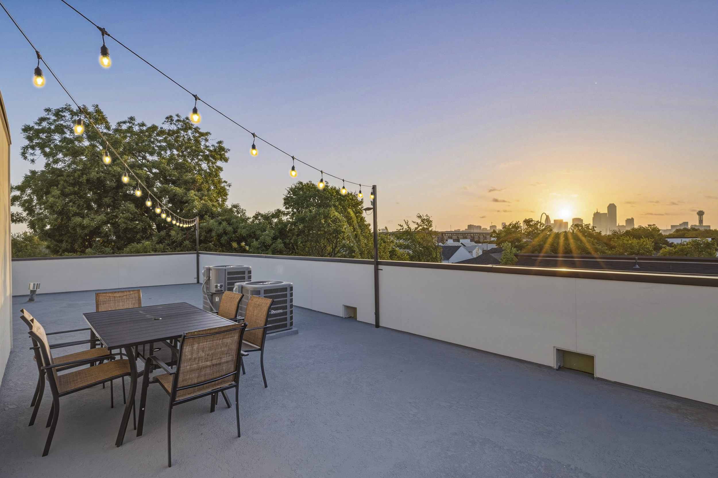 Gather around for sunset views and sparkling lights in the heart of Dallas!