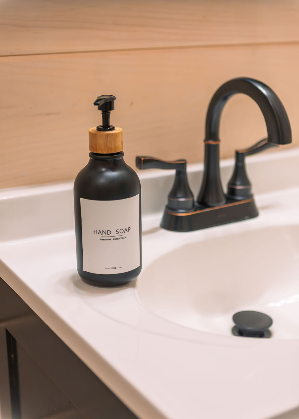 Bathroom: shampoo, conditioner, body wash and hand soap provided