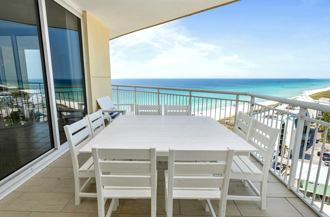Outdoor Dining & Gulf View