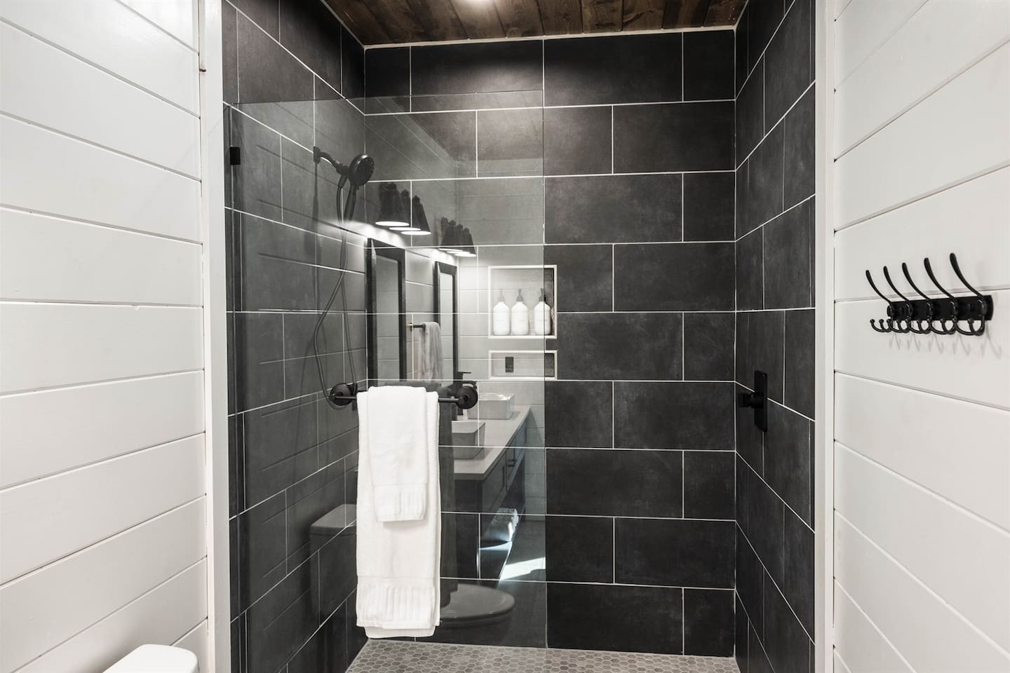 Spacious walk-in shower with all your bathing essentials.