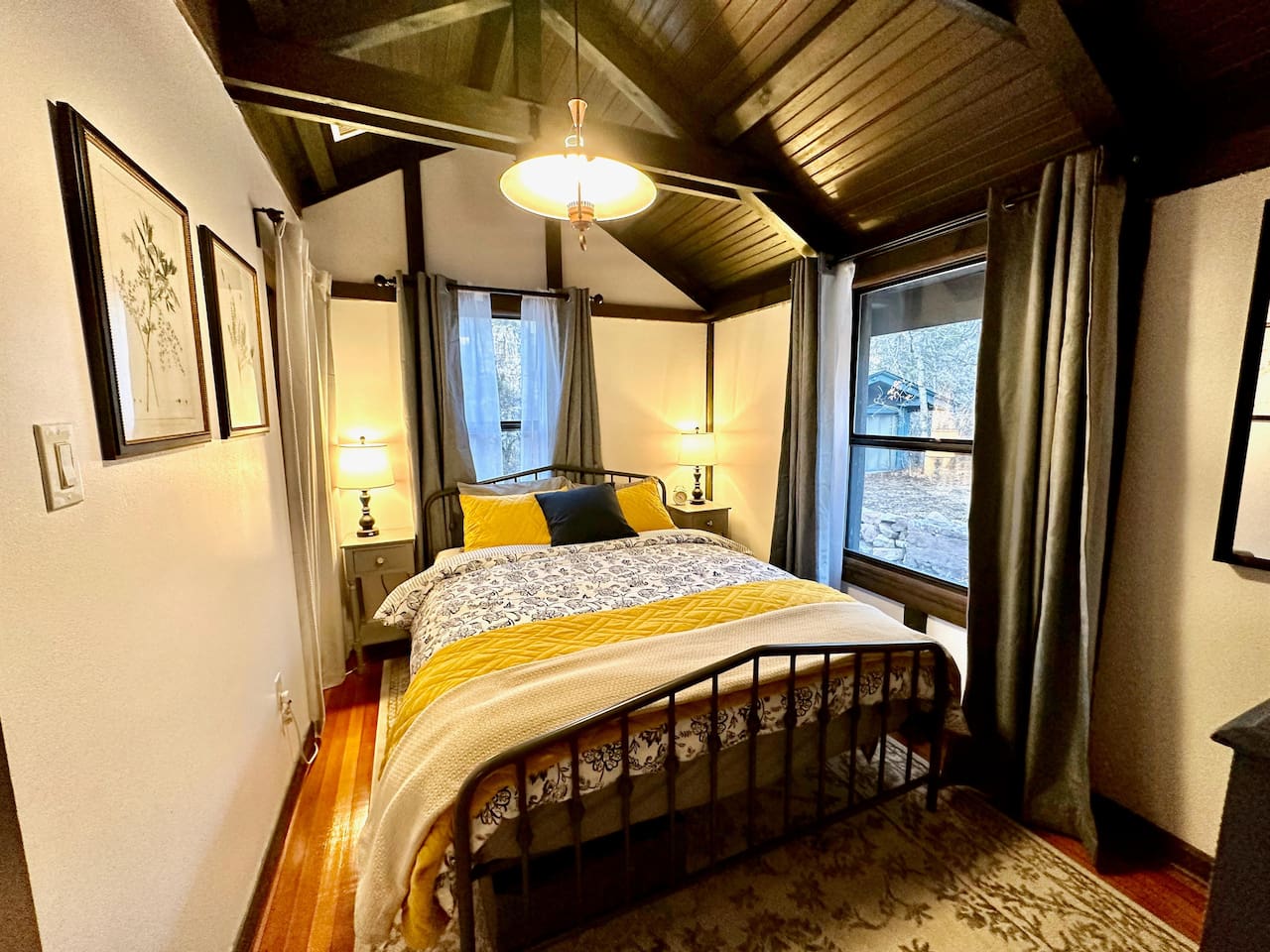 Second bedroom with queen bed.