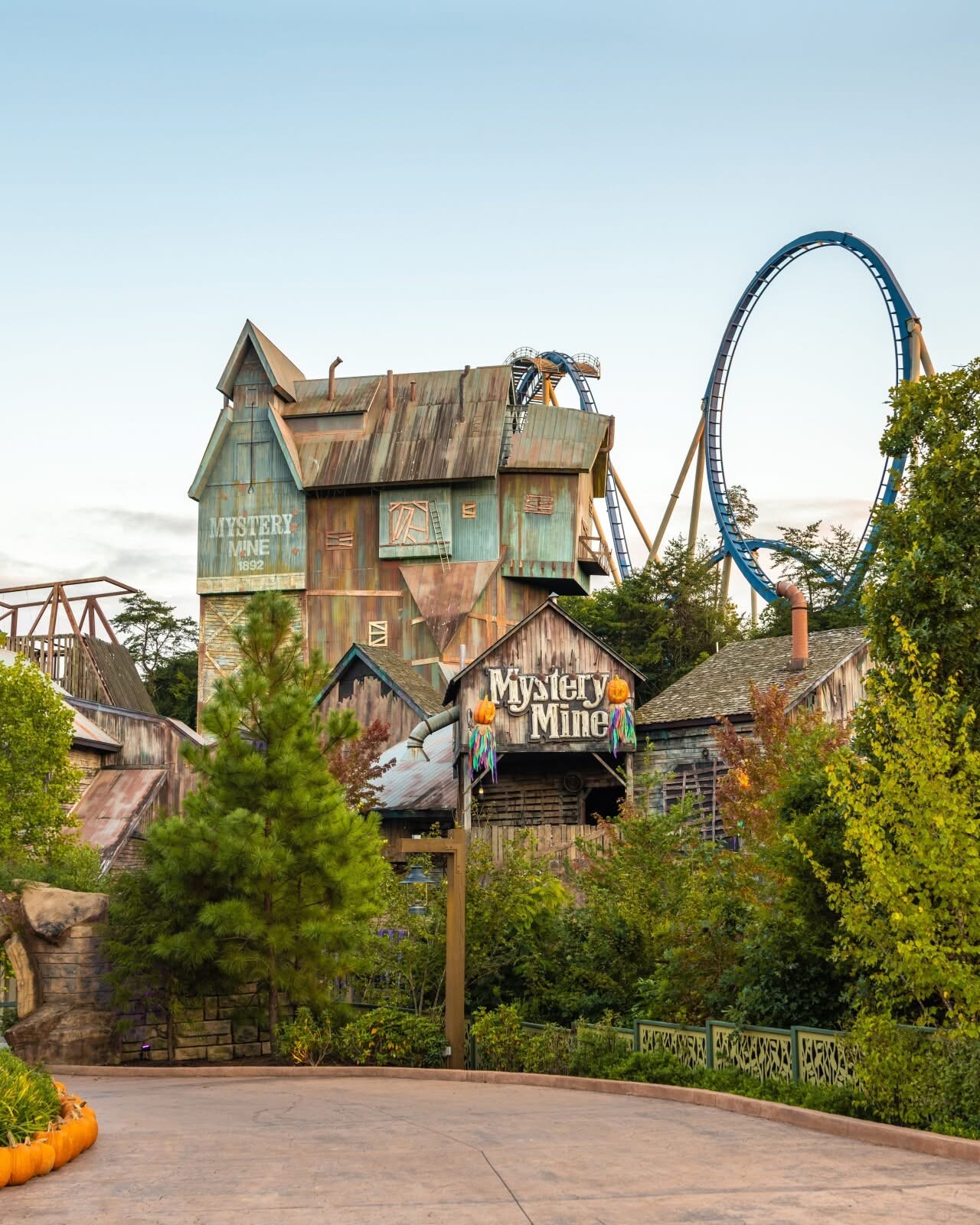 Dollywood theme park is pure magic! Located 1.5 hours from the Limestone Cabin