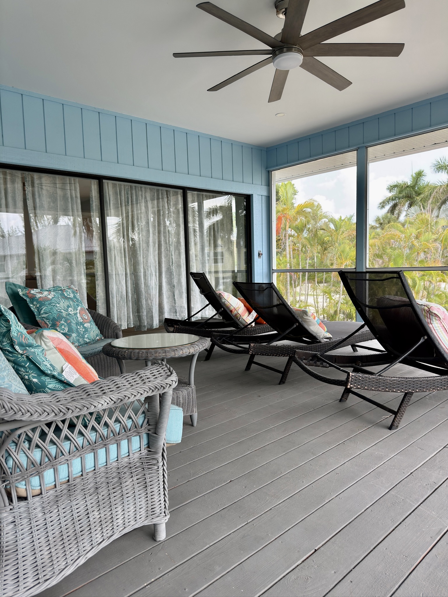Beautiful screened in lanai