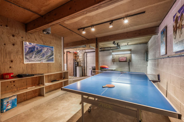 Have fun in the game room, featuring a ping pong table and a variety of other games — the perfect spot for entertainment and friendly competition!