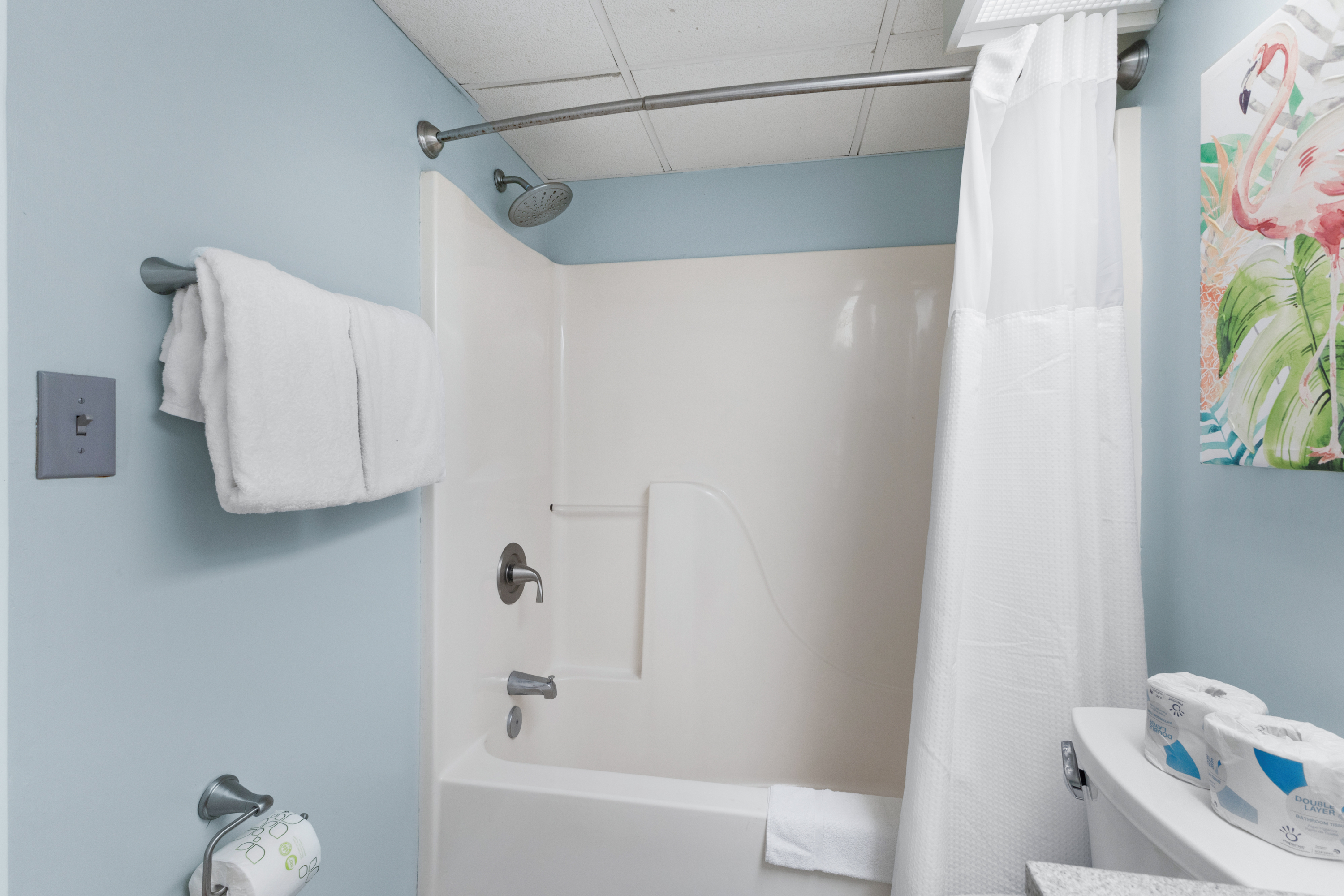 Hall bath combination tub/shower