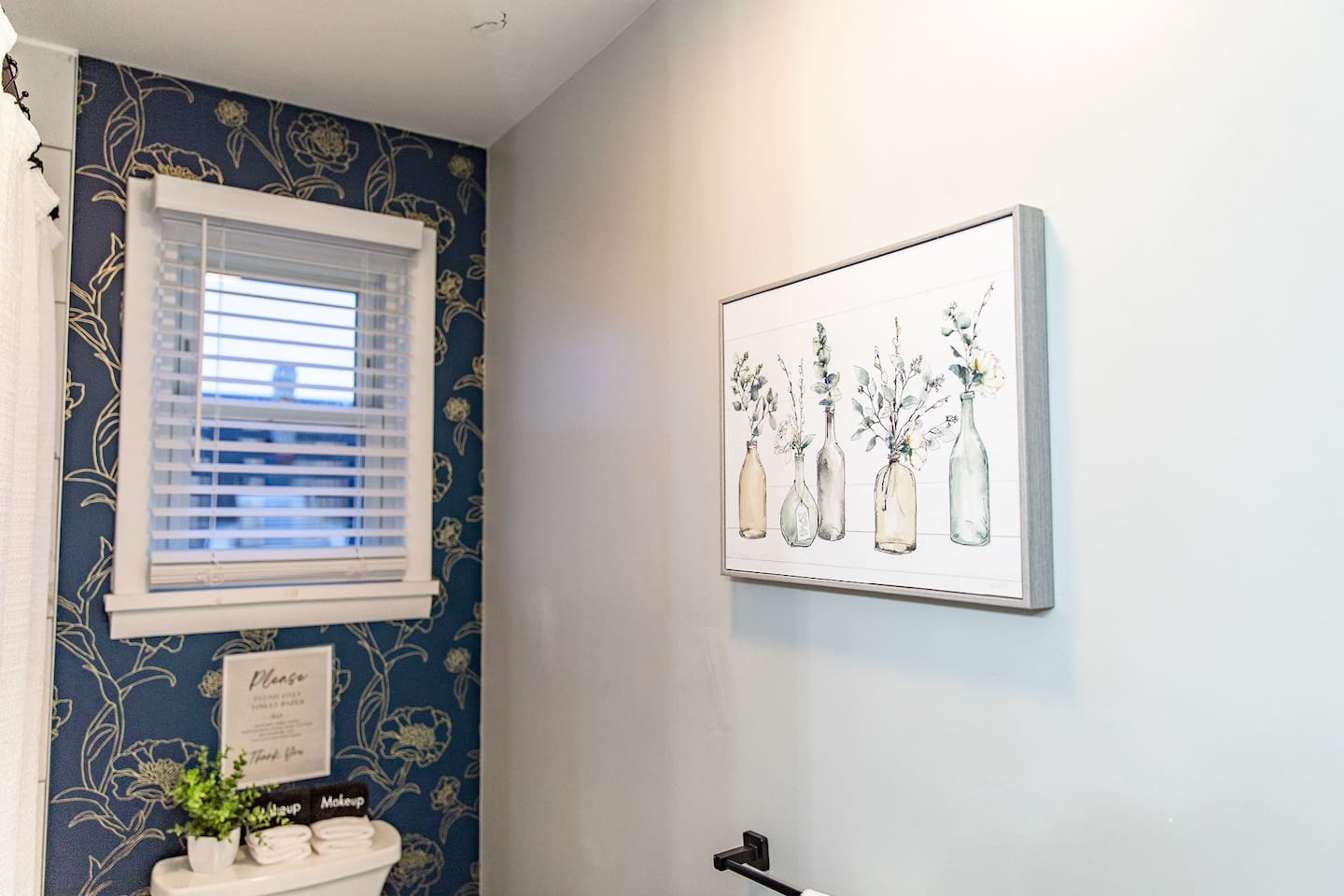 You’ll have all of the bathroom essentials, such as a hair dryer, toiletries, and towels – including makeup towels –in the full bathroom.