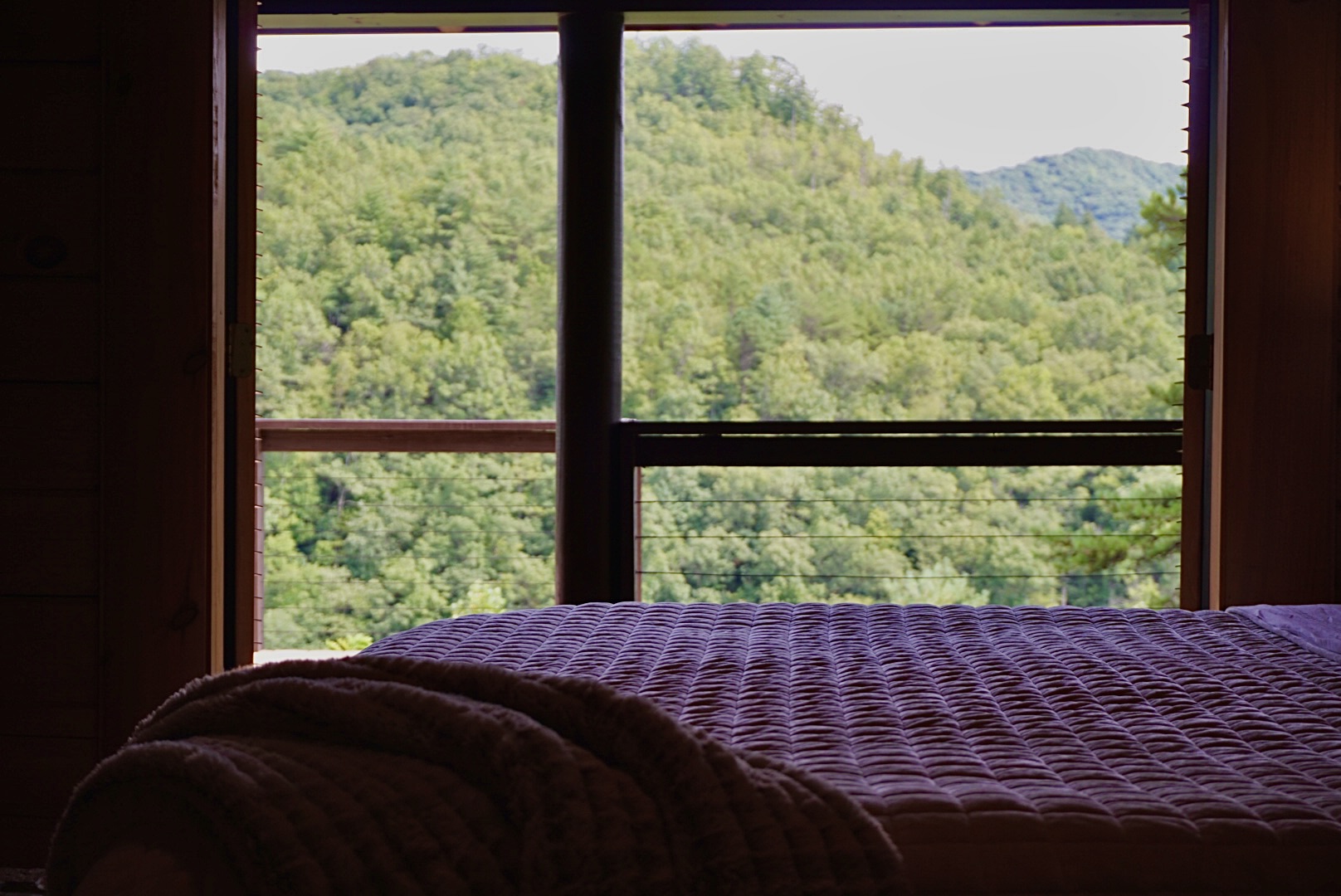 Mountain View Bedroom: Wake up to breathtaking mountain vistas and plush comfort every morning!