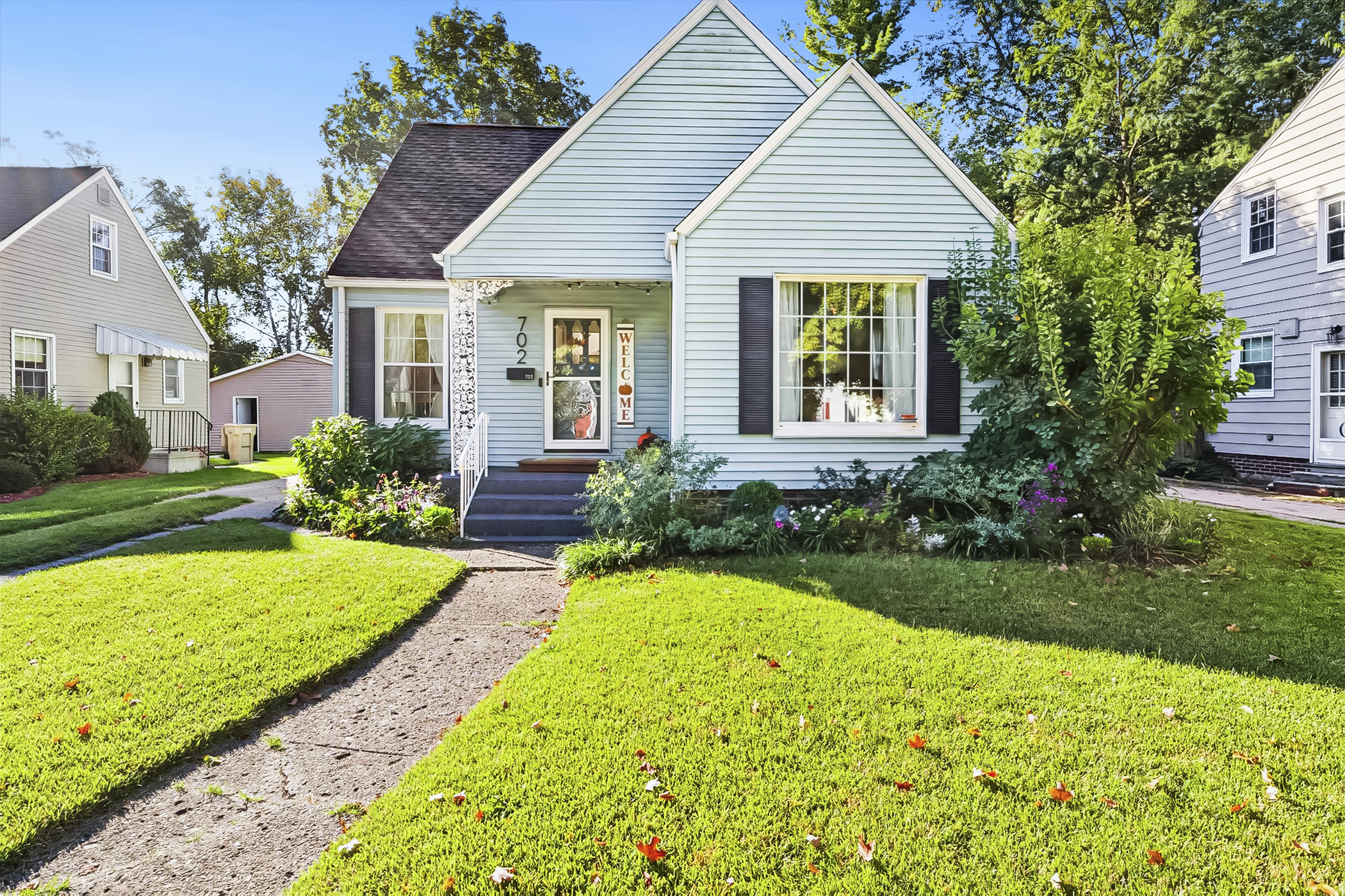 Your home away from home—our South Bend guest retreat is nestled on Angela Blvd with style, warmth, and family-friendly charm. Minutes from Notre Dame, perfect for game weekends.