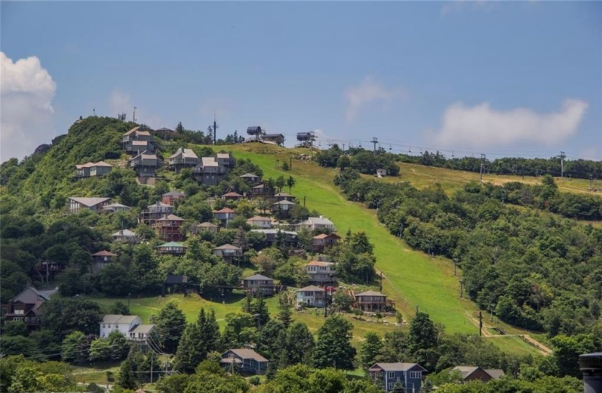 Minutes from the ski slopes and hiking with amazing views