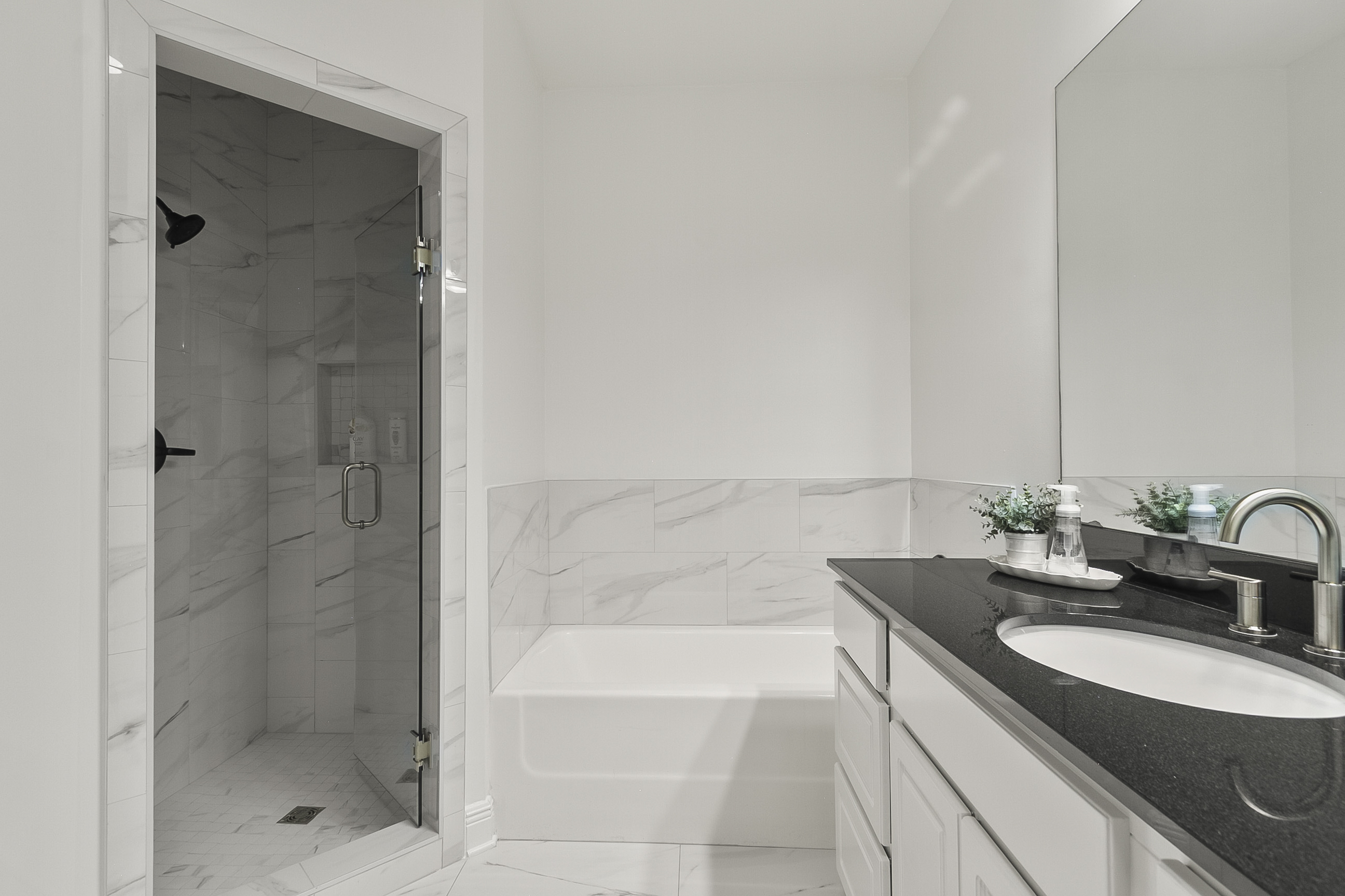 Master Bedroom - En-Suite Bathroom