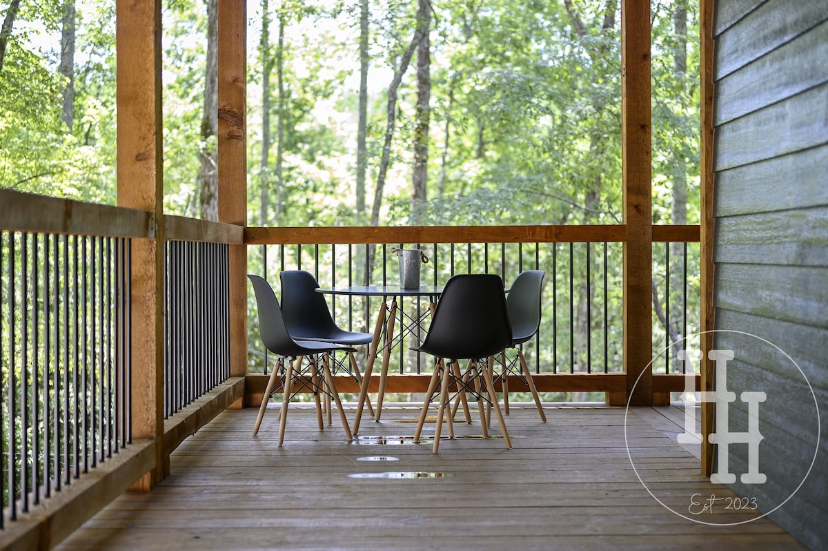 Table with four chairs for outdoor picnics