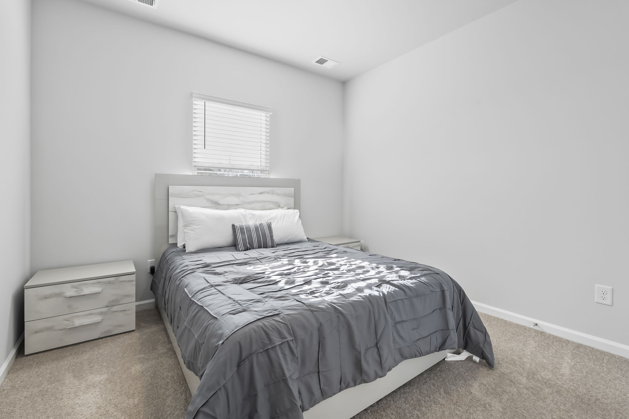 Upstairs bedroom with Queen Bed