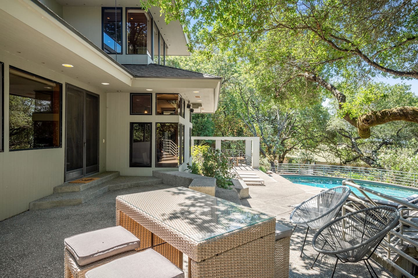 Titan has a great indoor-outdoor mingling space. This outdoor bar seating area is located just outside of the pool table room with its bar cart and pub table.