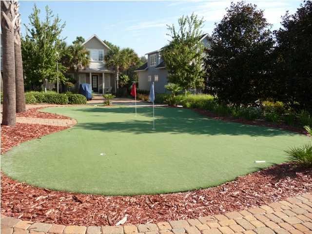 Neighborhood Putting Green