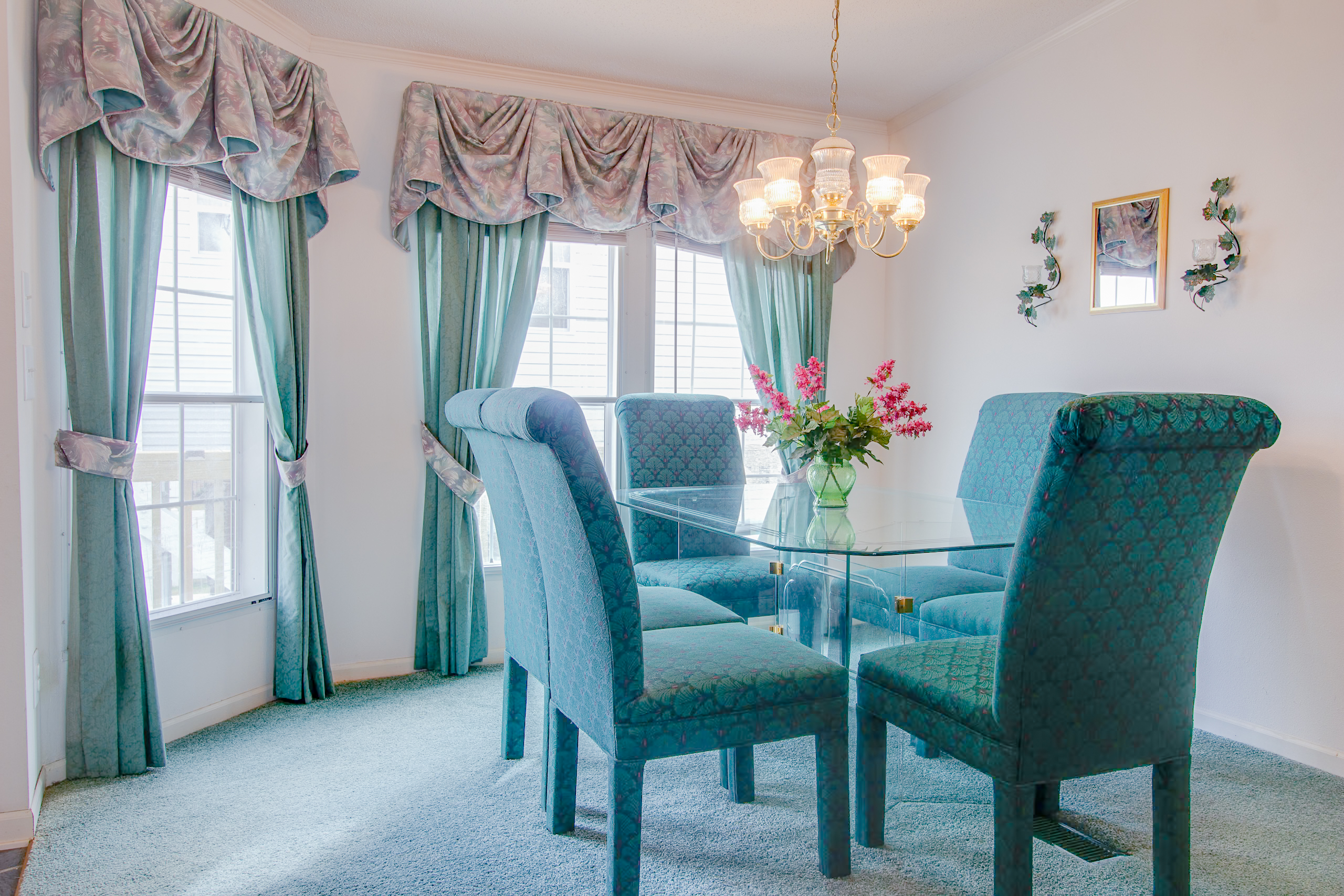 Dining Room - Seating for 6