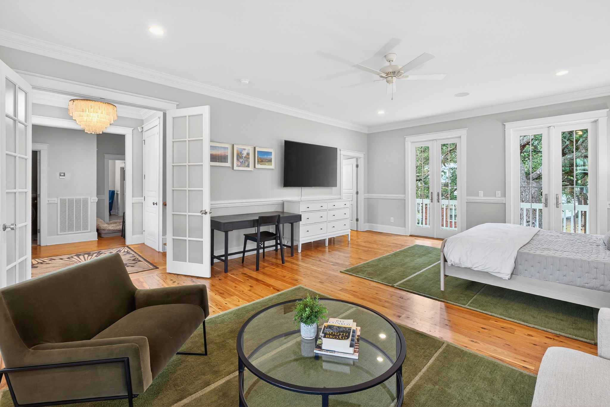 King Room 3 with Seating Area | Sun Kissed by the Sea | 3007 Cameron Blvd | Isle of Palms, SC | IOP Escapes