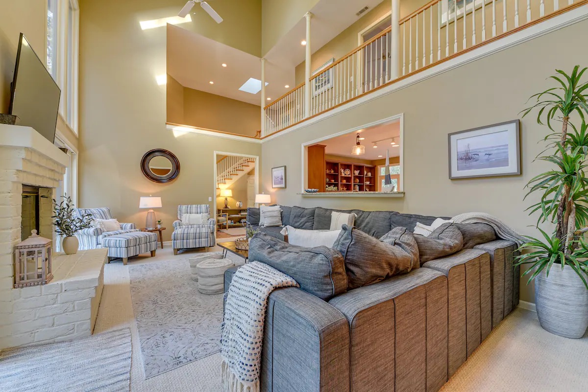 Large comfortable living room with 85" HDTV