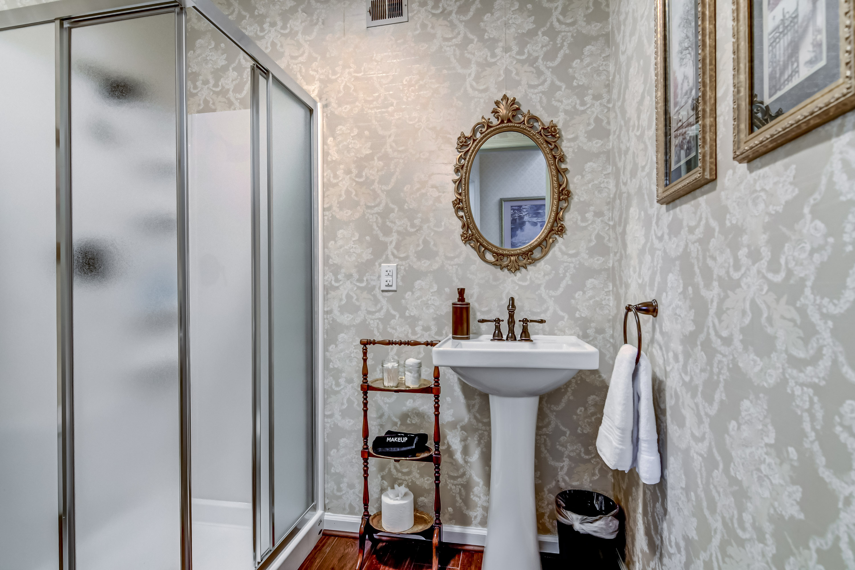 The Bressmer - Bathroom 2