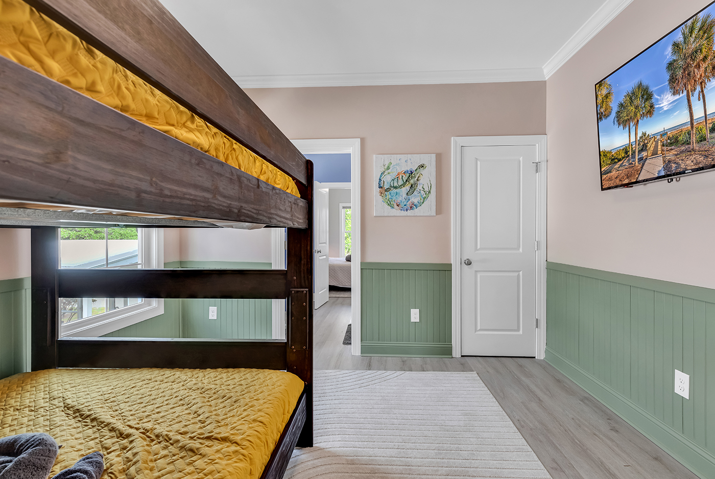 Enter into comfort and versatility in our 3rd Bedroom retreat. With a Queen bunk bed, easy access to a Jack and Jill bath, and entertainment on a 55" Roku TV, it's the perfect space for unwinding and enjoying downtime. Your cozy getaway awaits. 🛌🚿📺 #Ver
